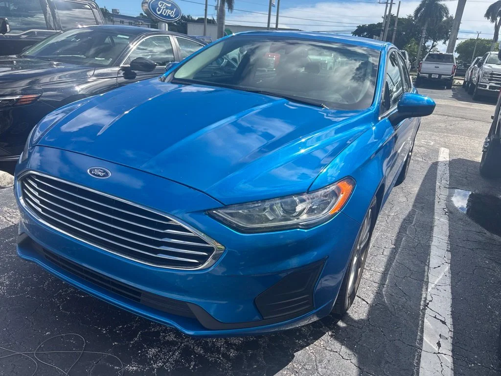 Used 2020 Blue Ford SE image 3
