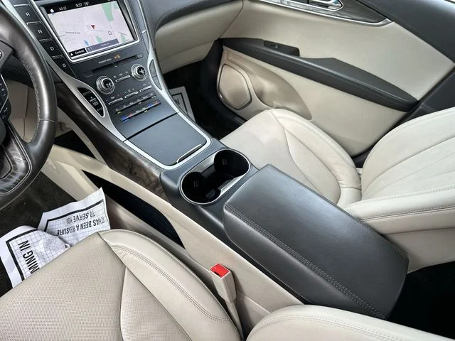 Used 2018  Lincoln Reserve image 31