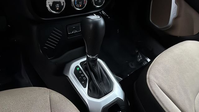 Used 2015 Silver Jeep Latitude image 28