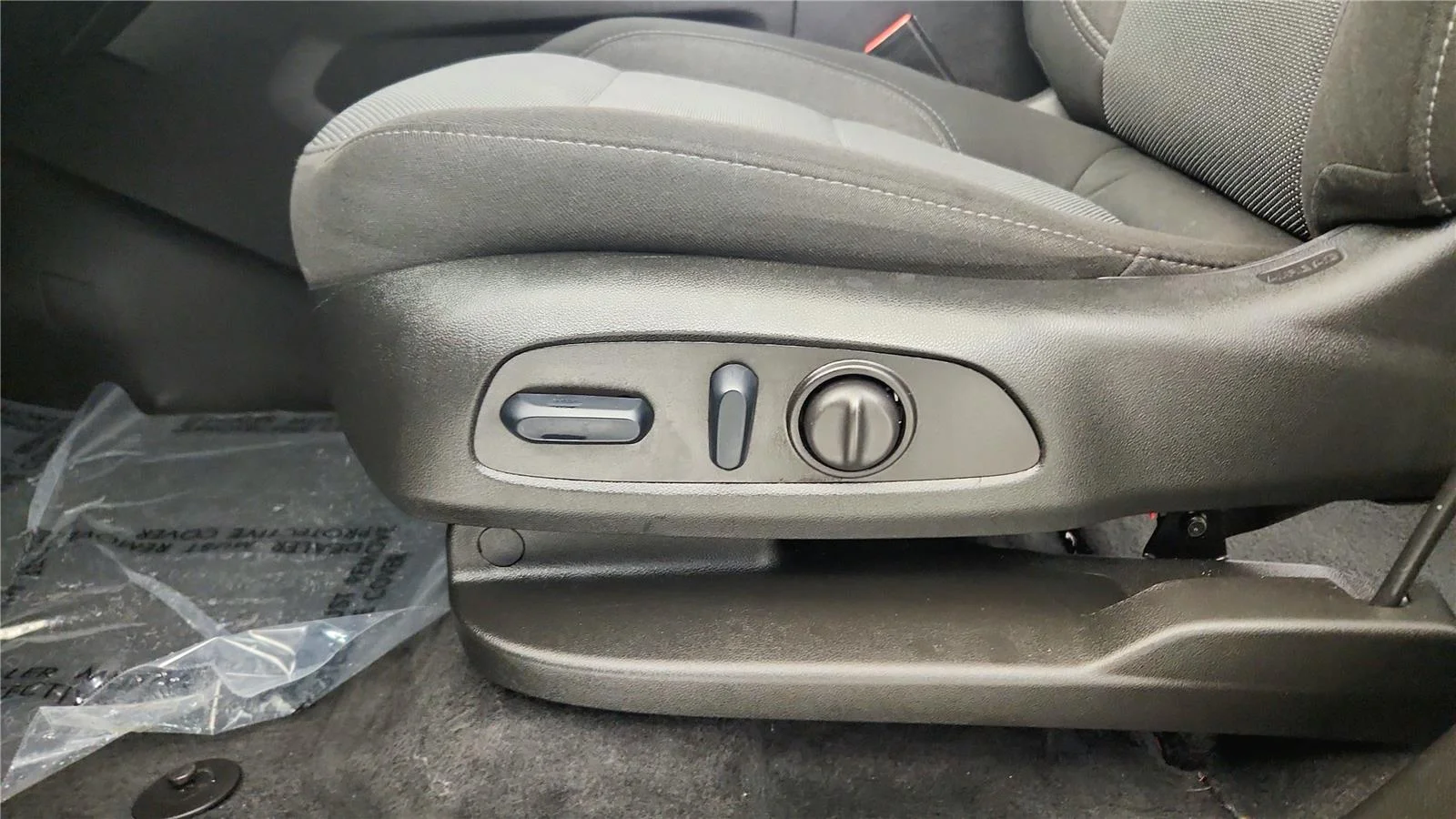 Used 2023 Mosaic Black Metallic Chevrolet LT Cloth image 30