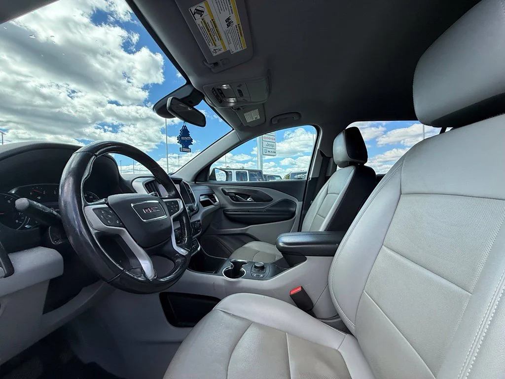 Used 2022 White GMC SLT image 20