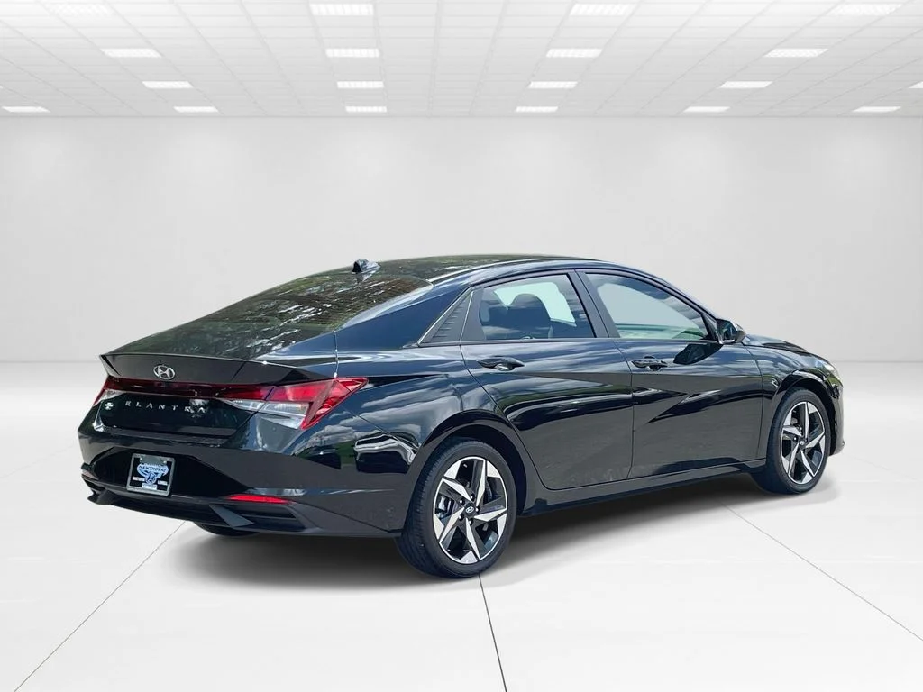 Used 2023 Black Hyundai SEL image 6