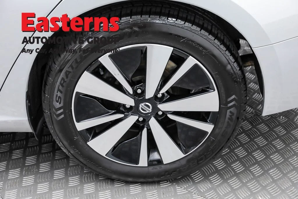 Used 2022 Silver Nissan 2.5 SV image 30