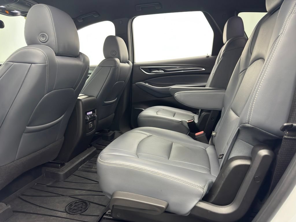 Used 2023 Summit White Buick Essence image 43