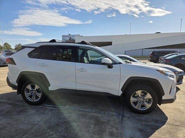 Used 2024 Ice Cap Toyota XLE image 4