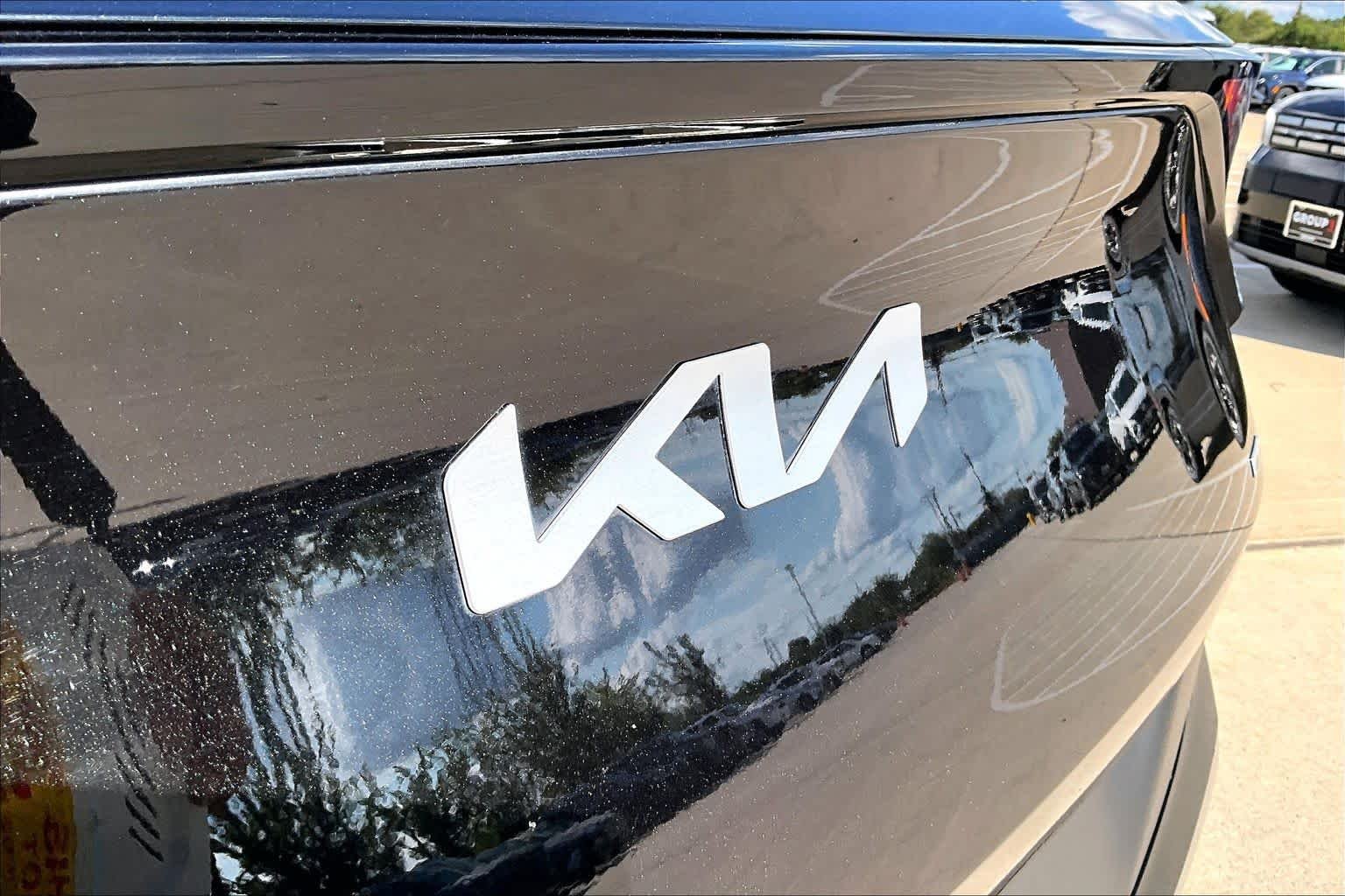 Used 2024 Fusion Black Kia LX image 10