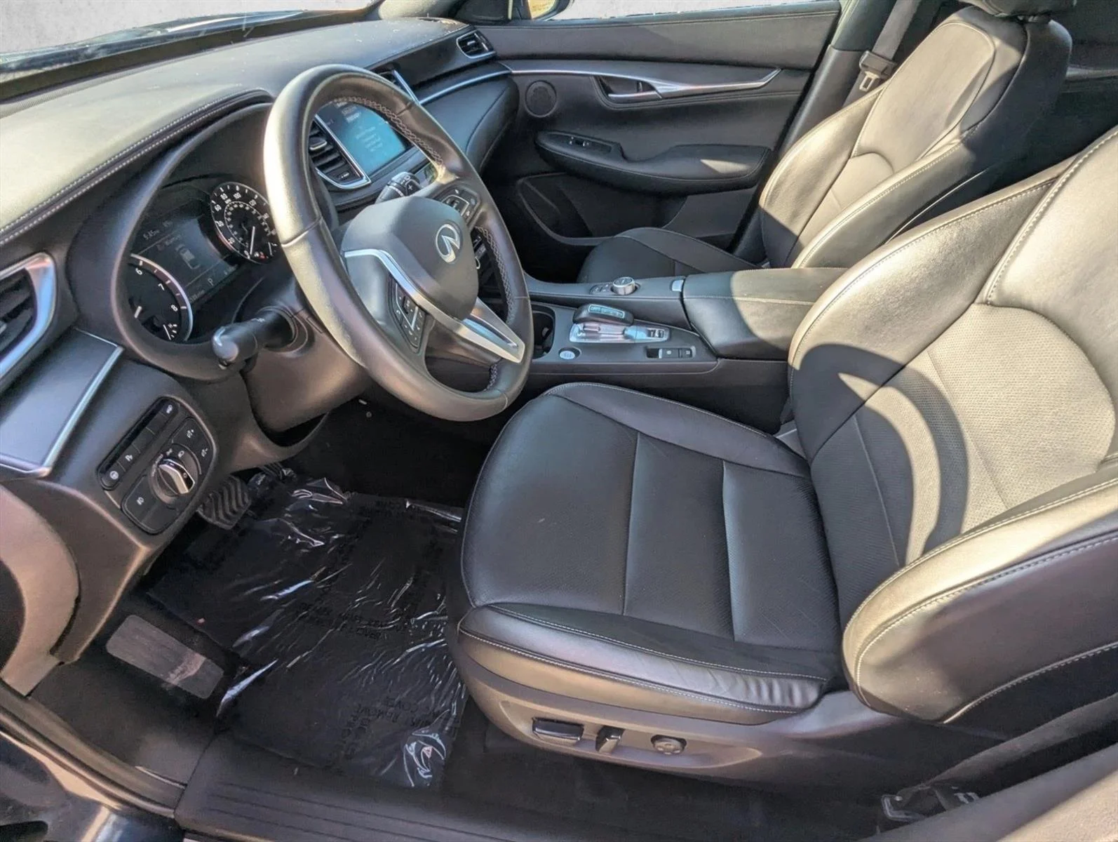 Used 2025 Hermosa Blue INFINITI LUXE image 16