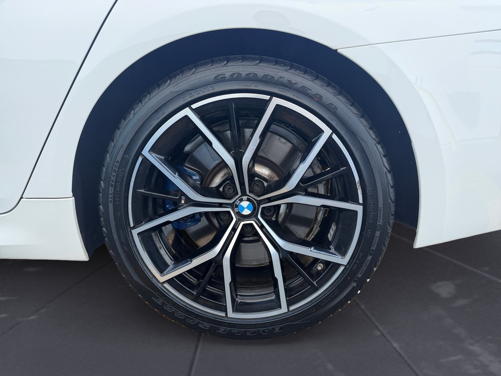 Used 2023 Alpine White BMW 540i xDrive image 48