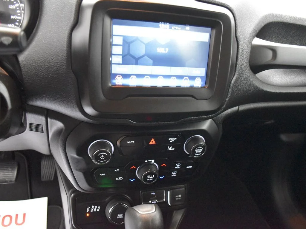 Certified Used 2021 White Jeep Latitude image 12