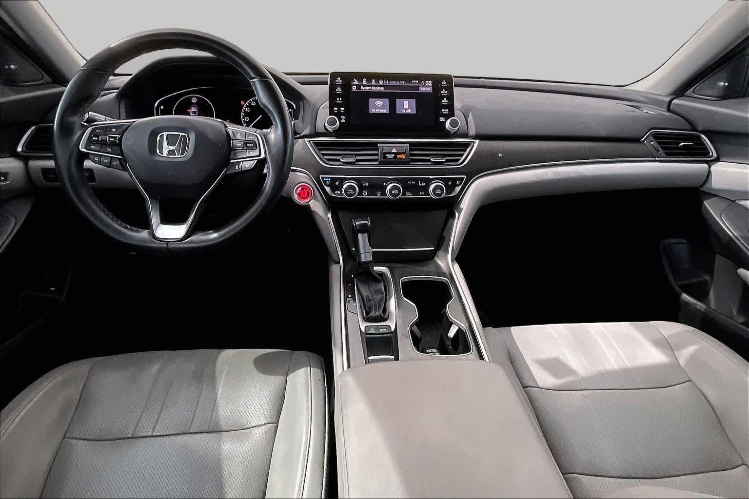 Used 2018 Modern Steel Metallic Honda Touring 1.5T image 15