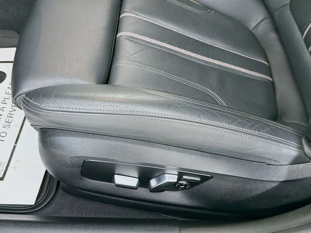 Used 2022 Black Sapphire Metallic BMW 530i xDrive image 19