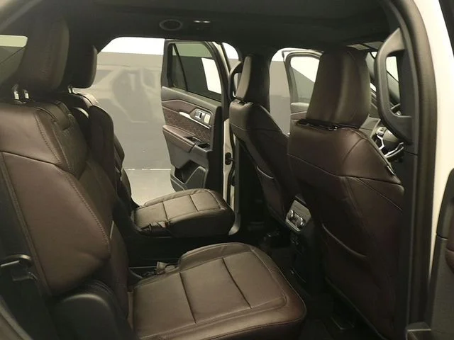 New 2026 Star White Metallic Tri-Coat Ford Platinum™ image 18