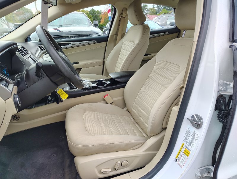 Used 2016 White Ford SE image 10