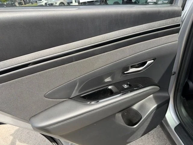 Used 2022 Silver Hyundai SEL Convenience image 31