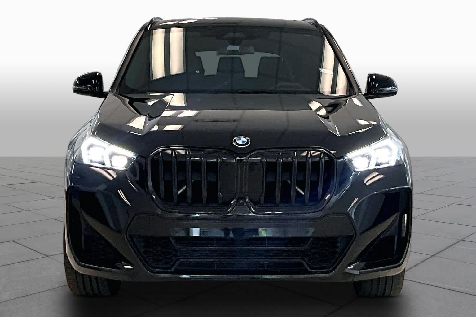 Used 2023 Black Sapphire Metallic BMW xDrive28i image 3