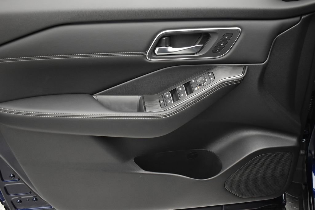 New 2026 Deep Ocean Blue Pearl Nissan Platinum image 11