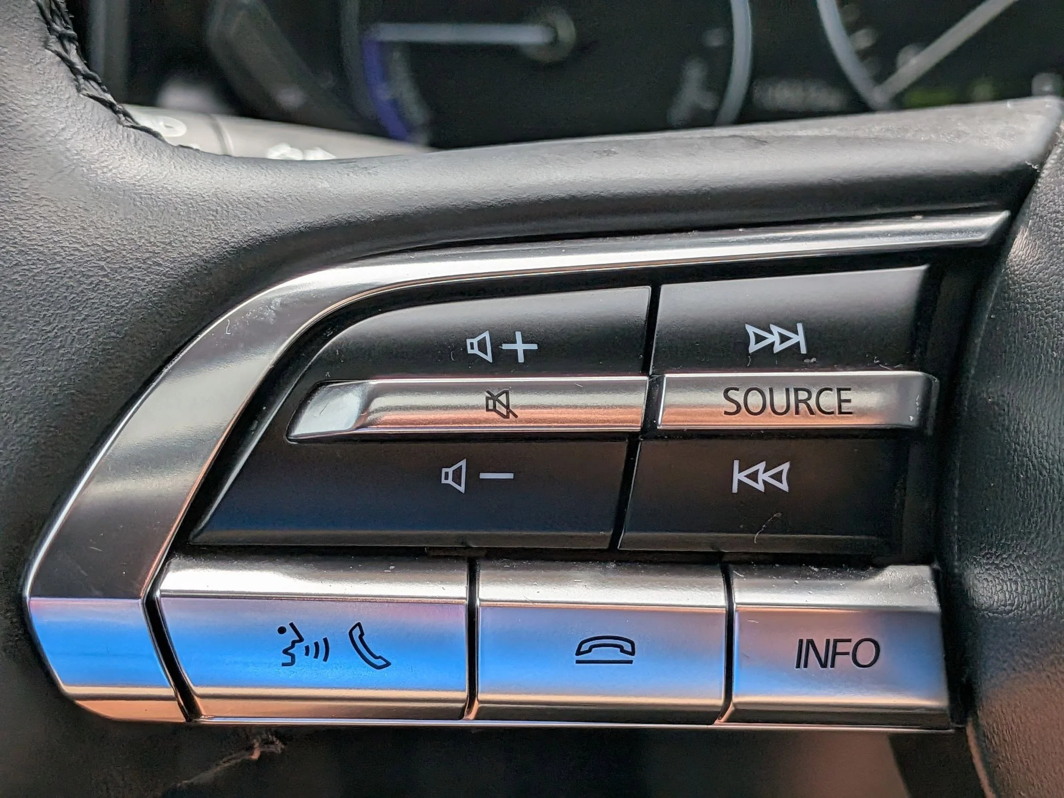 Used 2025 Wind Chill Pearl Mazda Premium Plus image 14