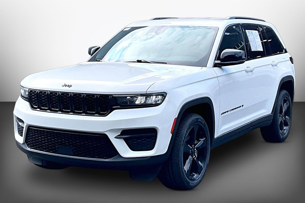 Used 2023 White Jeep Altitude X image 4