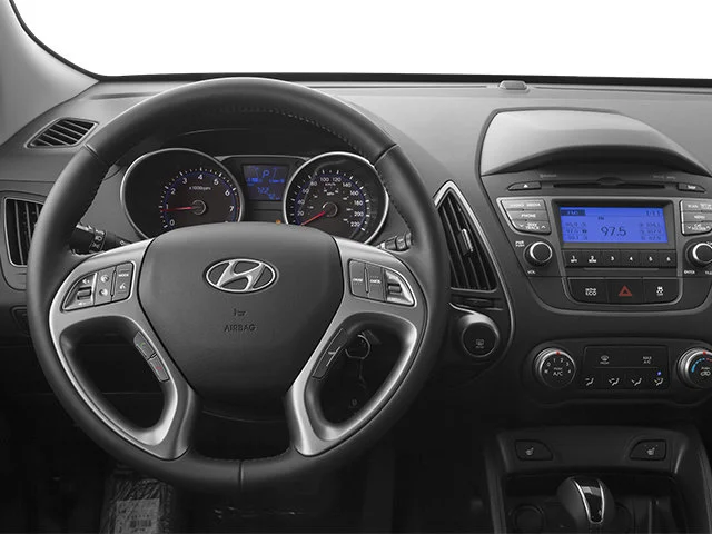 Used 2014 White Hyundai SE image 9