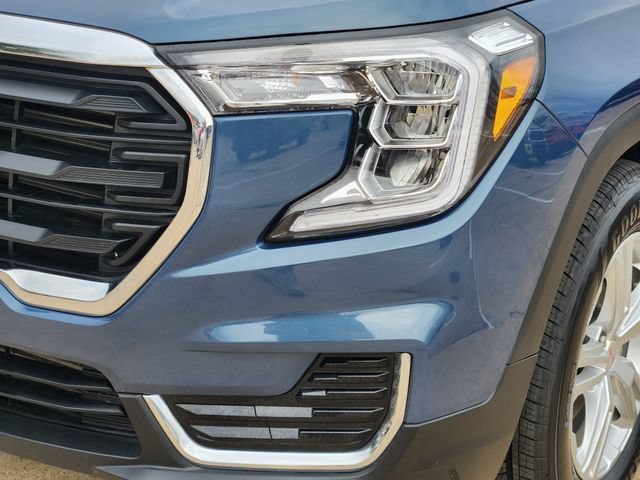 Used 2024 Downpour Metallic GMC SLE image 17