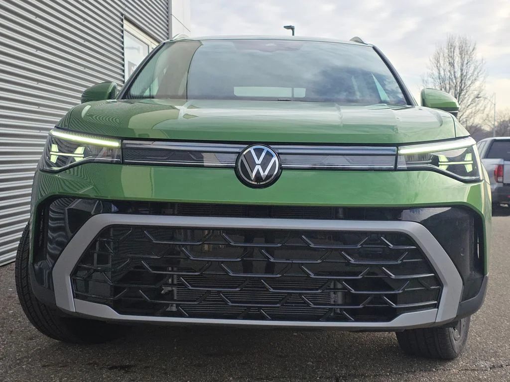New 2026 Bright Moss Green Metallic Volkswagen 1.5T SEL image 11