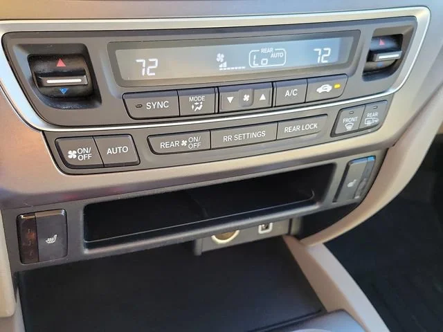 Used 2021 White Honda EX-L image 18