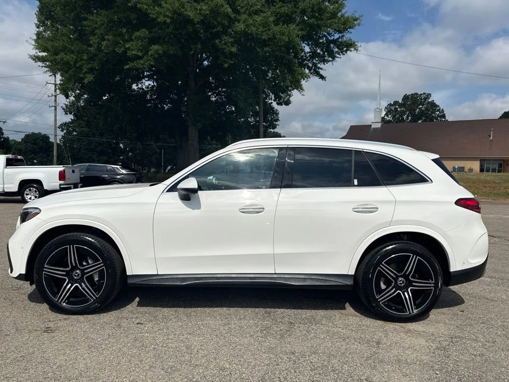 Used 2023 White Mercedes-Benz GLC 300 image 2