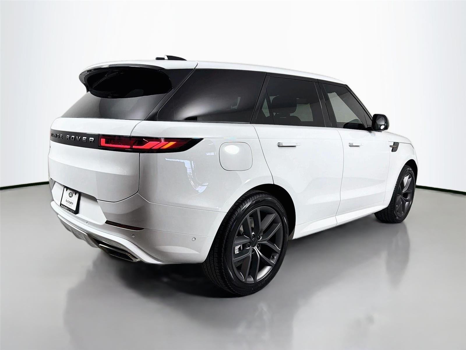 New 2026 Fuji White Land Rover Dynamic SE image 5