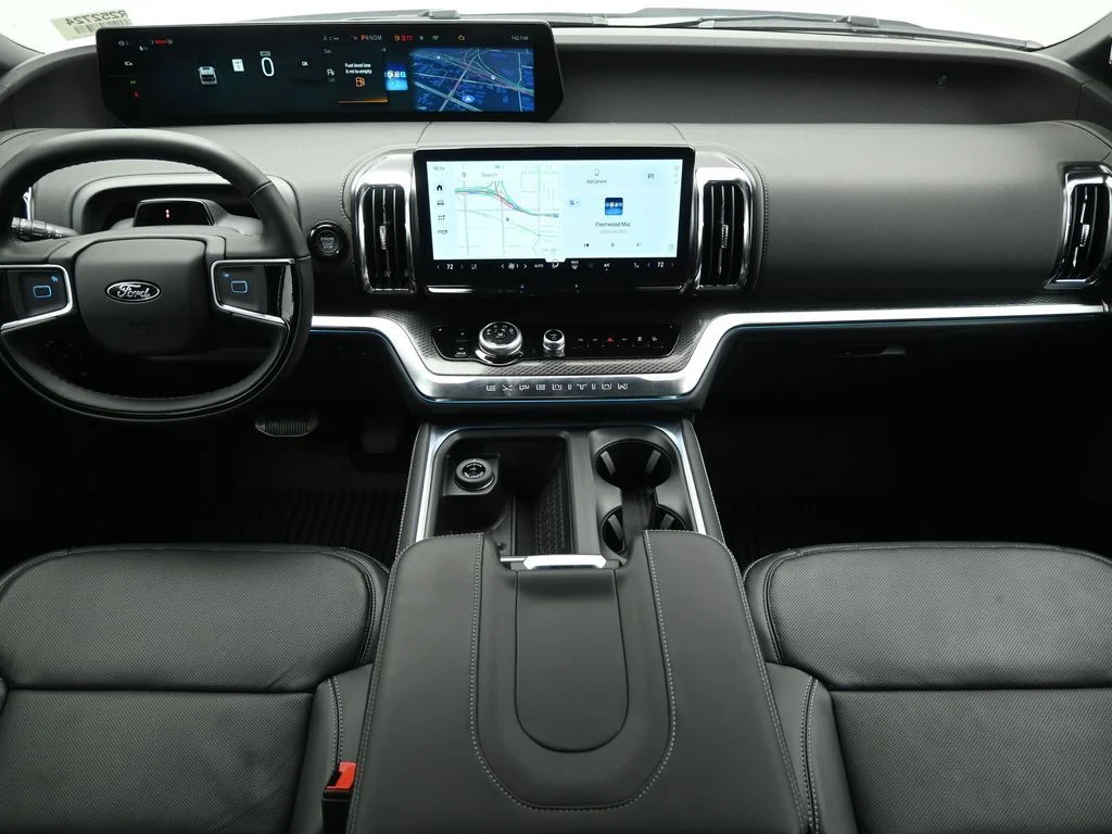 New 2025 Oxford White Ford Platinum image 21