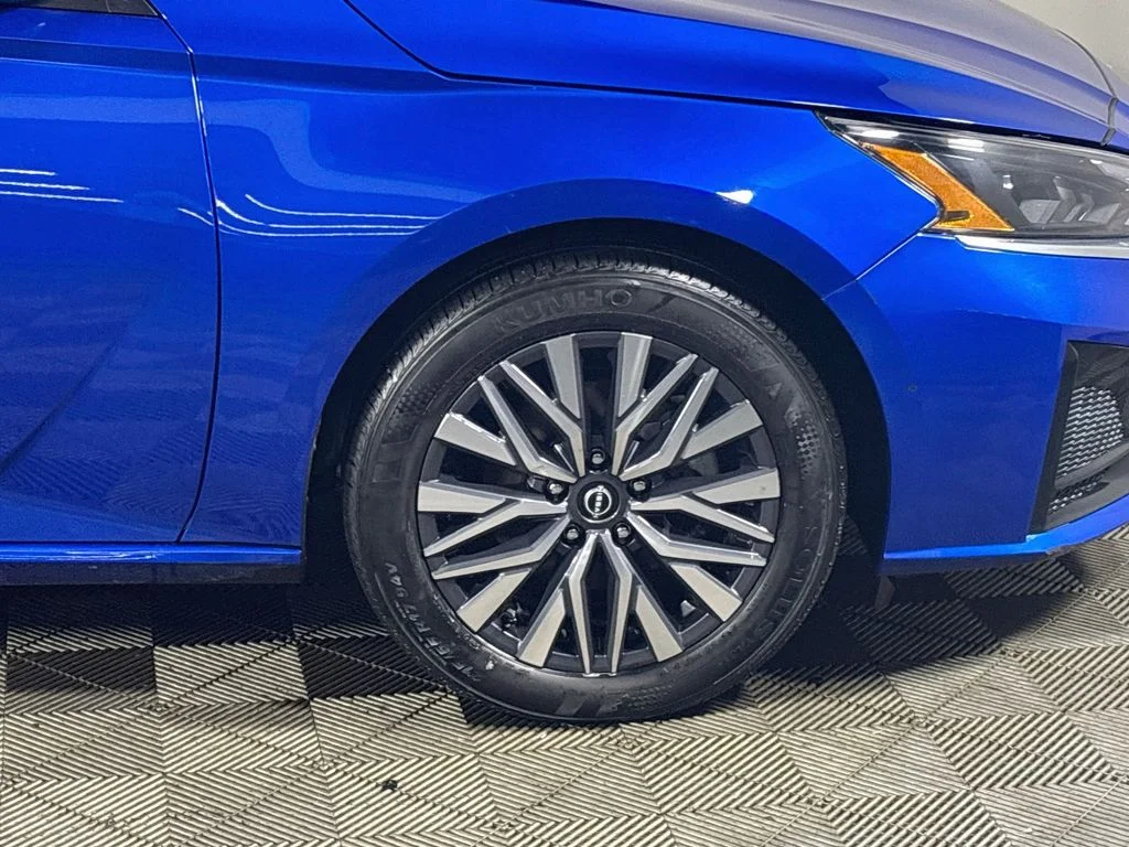 Used 2025 Blue Nissan 2.5 SV image 22