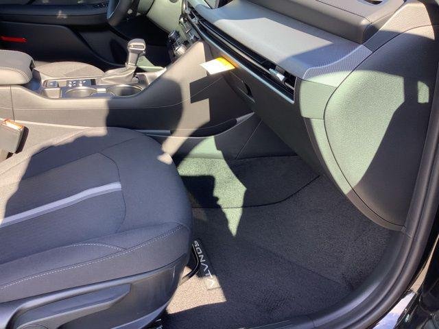 New 2026 Abyss Black Hyundai SE image 24
