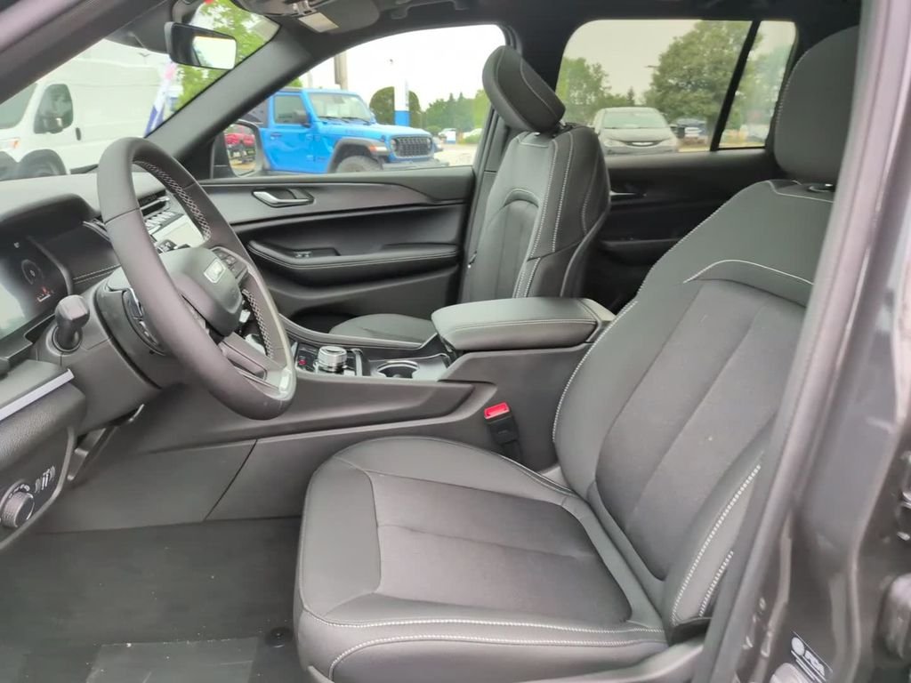 New 2026 Baltic Gray Metallic Clearcoat Jeep Laredo X image 18