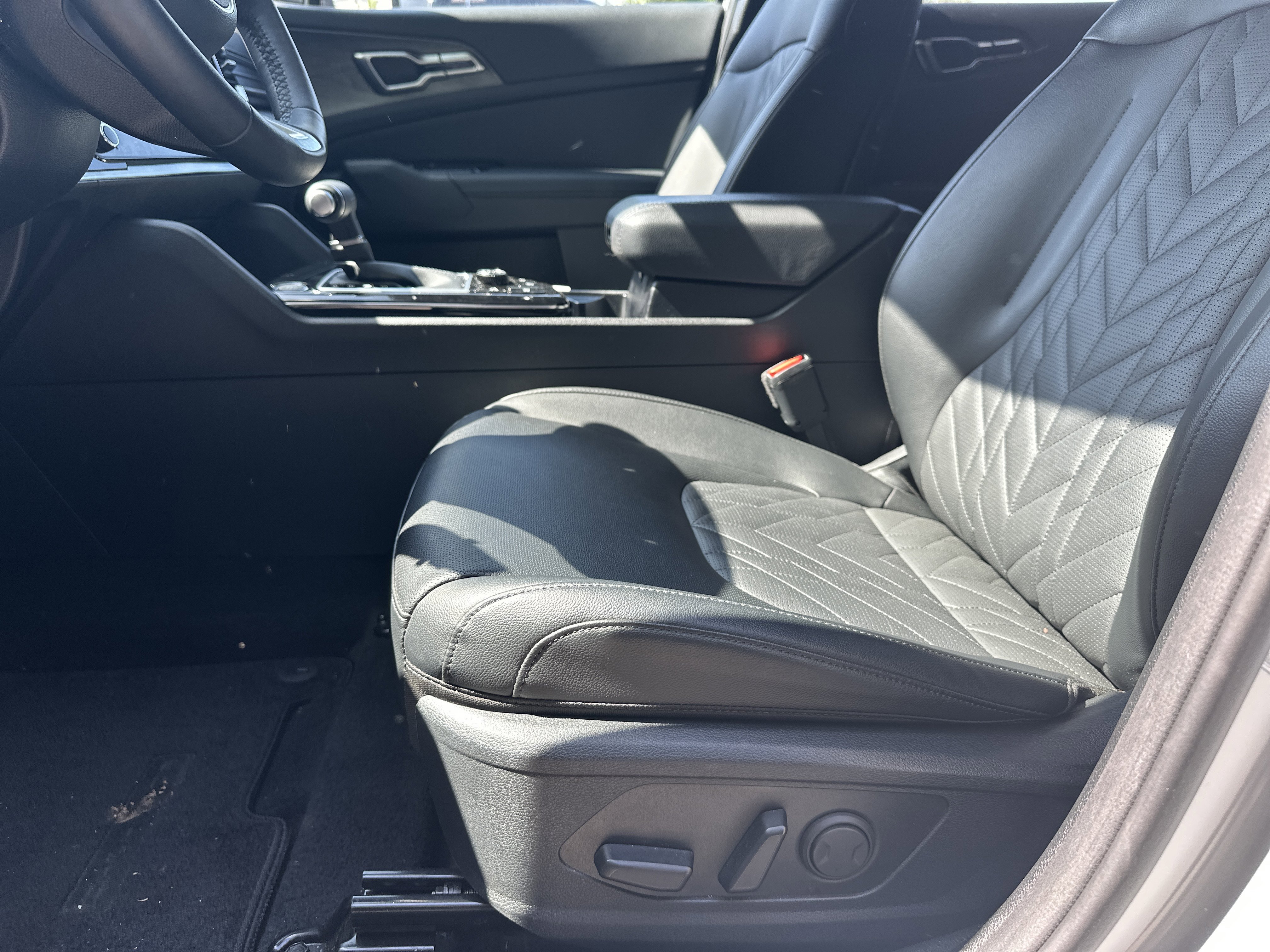 Used 2025 Wolf Gray/Ebony Black Roof Kia X-Pro image 10