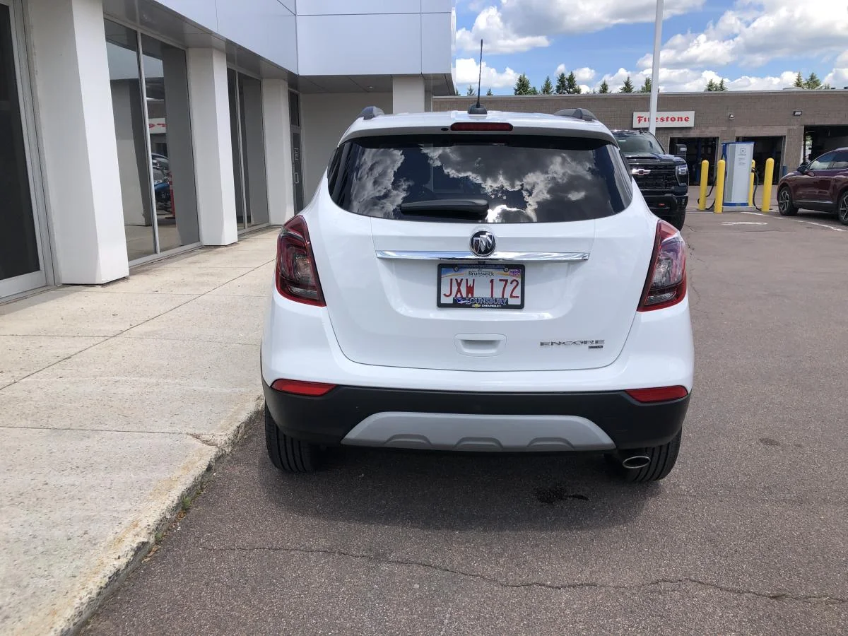 Used 2020 White Buick Awd 4dr Preferred image 6