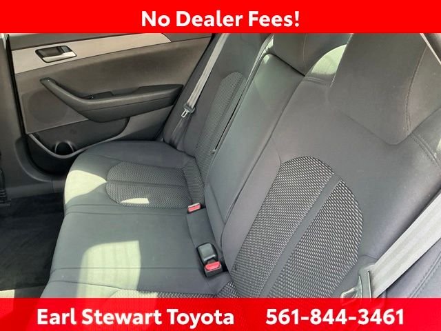 Used 2018 White Hyundai SE image 12