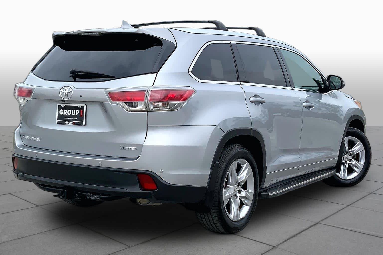 Used 2015 Silver Sky Metallic Toyota Limited image 13