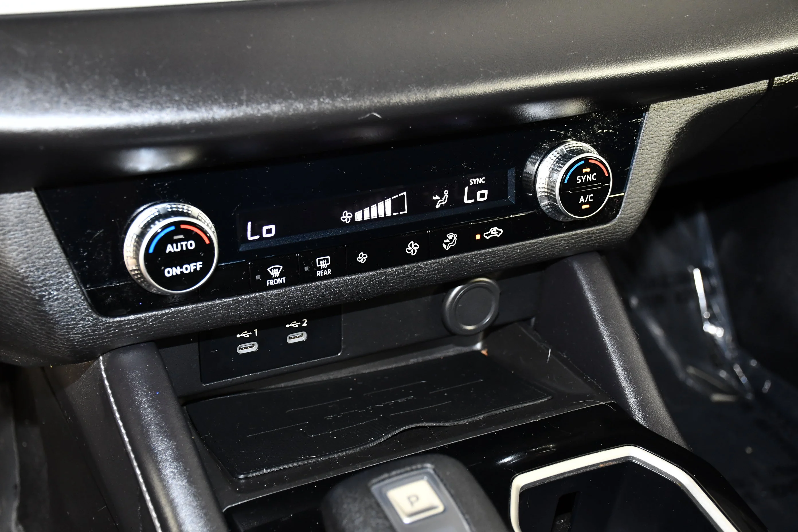 Used 2025 Silver Mitsubishi ES image 19