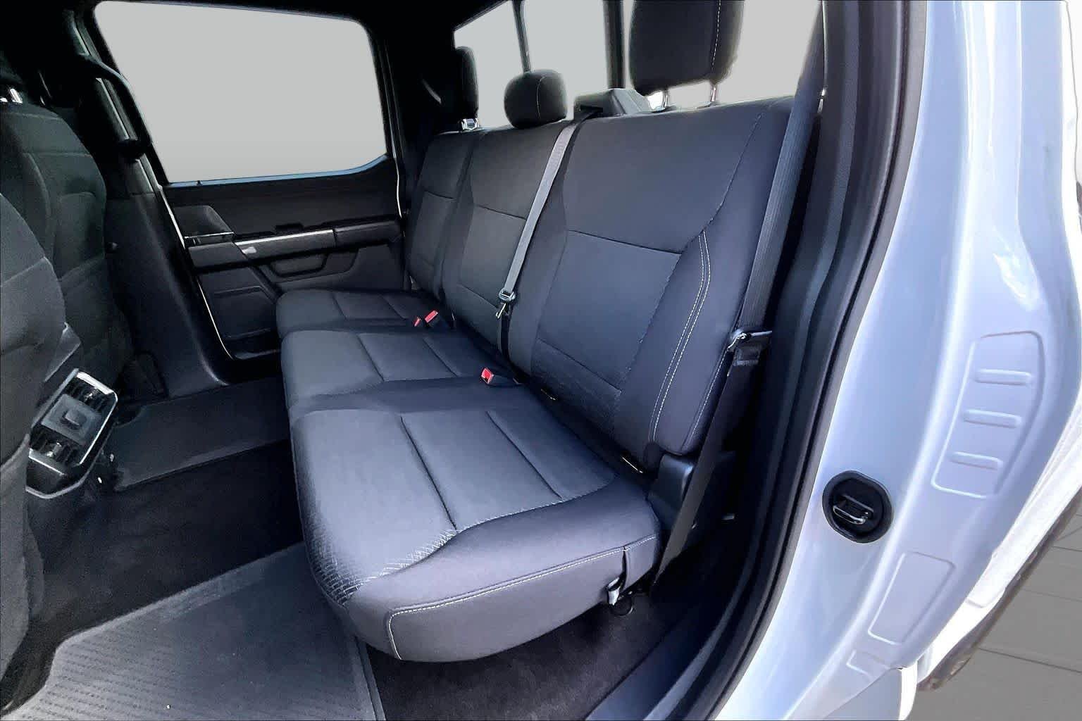 Used 2022 Oxford White Ford XLT image 23