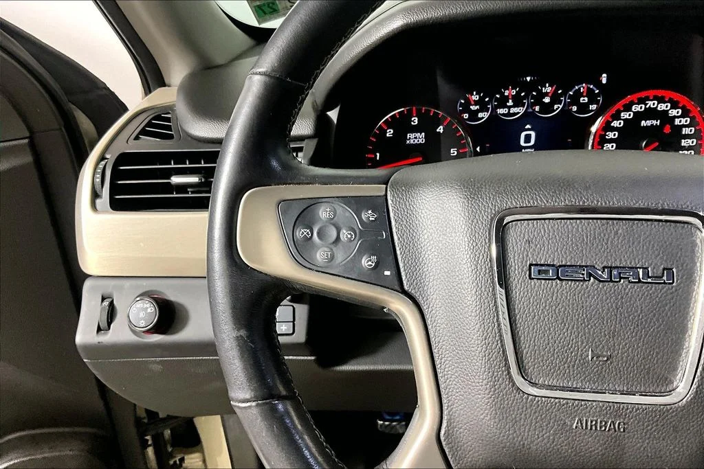 Used 2016 Sparkling Silver Metallic GMC Denali image 14
