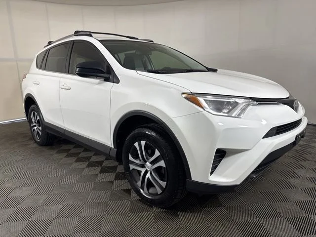 2018 Toyota RAV4 LE AWD's photo