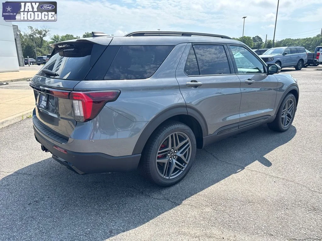 New 2026 Carbonized Gray Metallic Ford ST-Line image 7