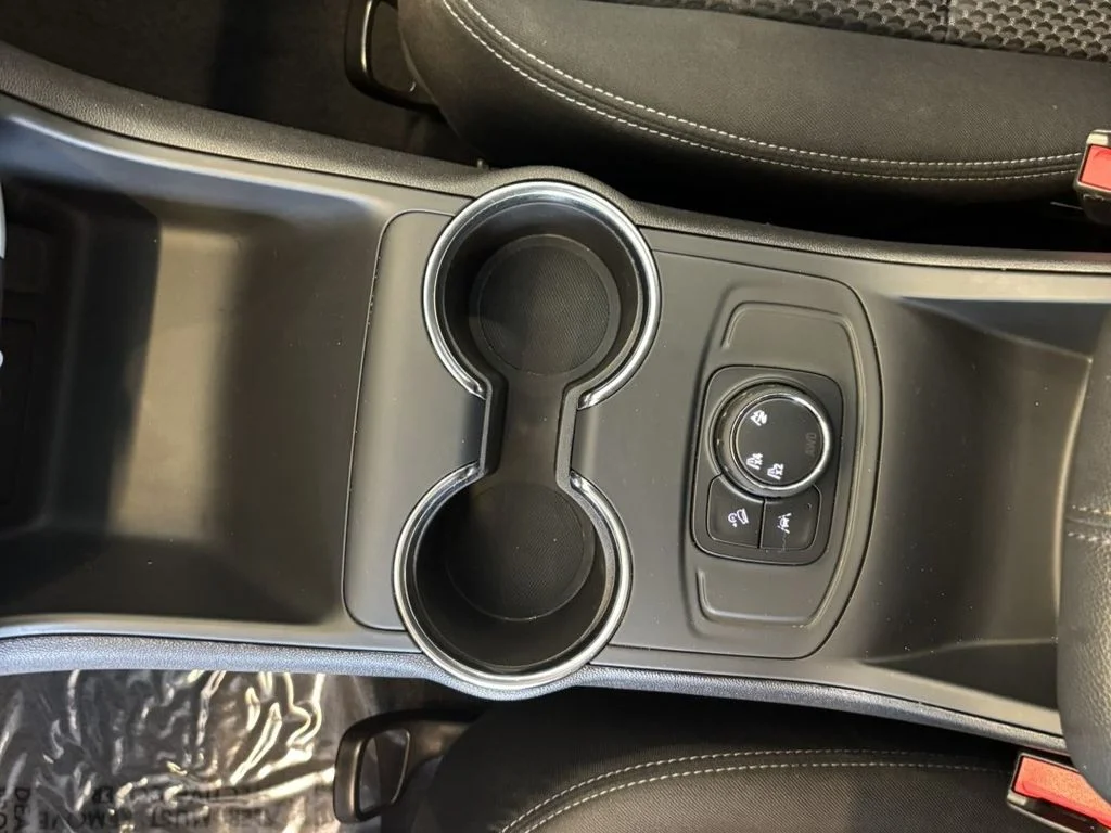 Used 2024 White GMC SLE image 20