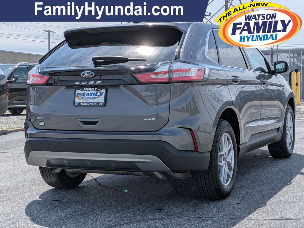 Used 2024 Gray Ford SEL image 3