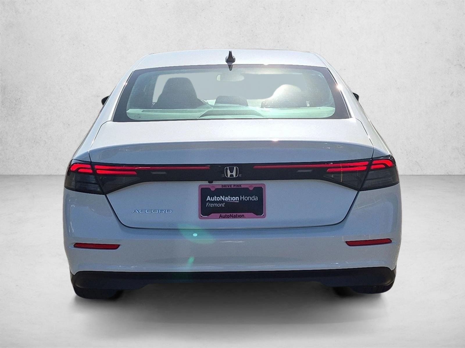 Used 2025 Platinum White Pearl Honda SE image 7