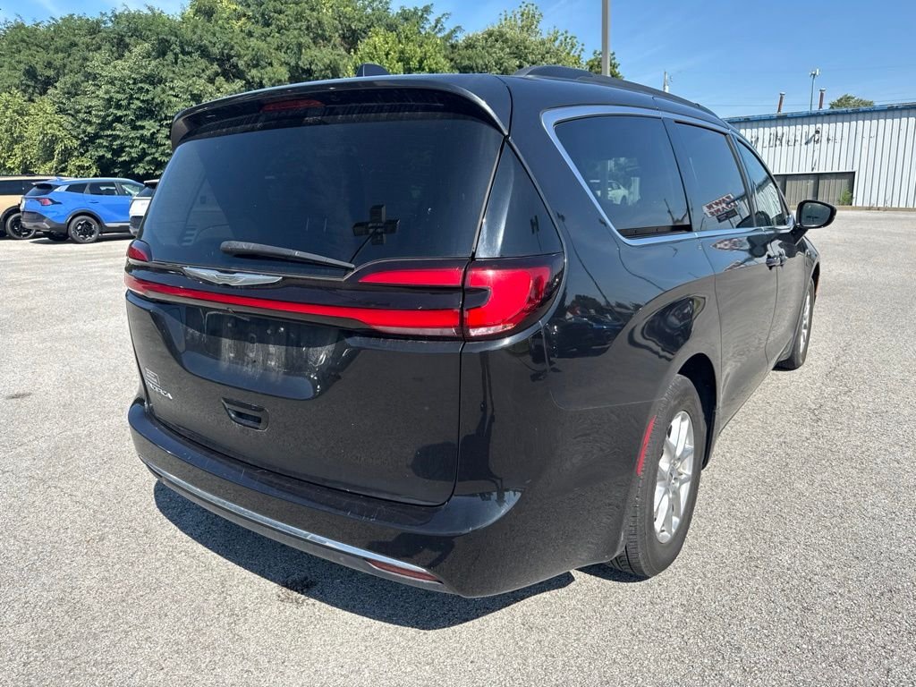 Used 2022 Brilliant Black Crystal Pearlcoat Chrysler Touring L image 3