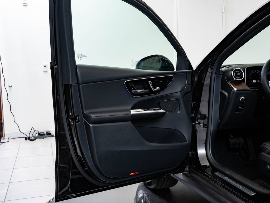 New 2026 Black Mercedes-Benz GLC 300 image 27