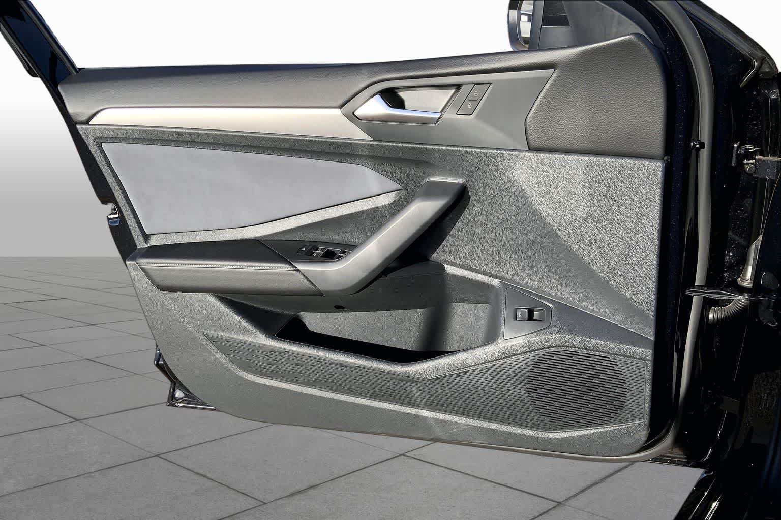 New 2026 Deep Black Pearl Volkswagen SE image 10