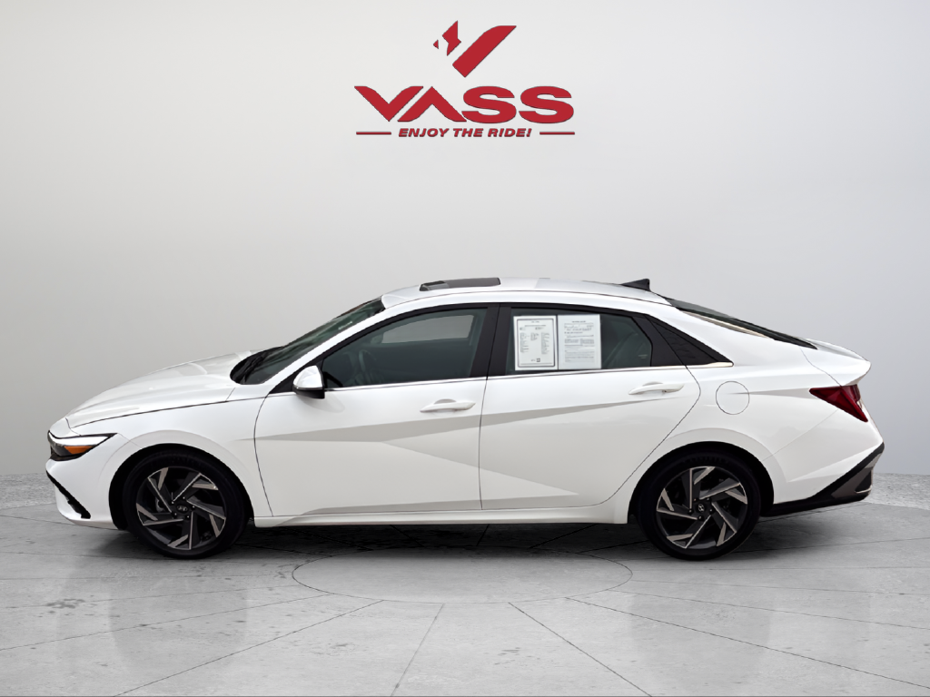 Used 2025 White Hyundai Limited image 2