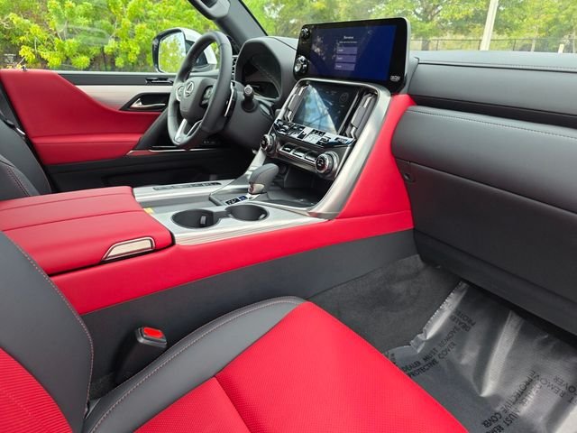 2025 Lexus LX 700h F-Sport - Photo 9