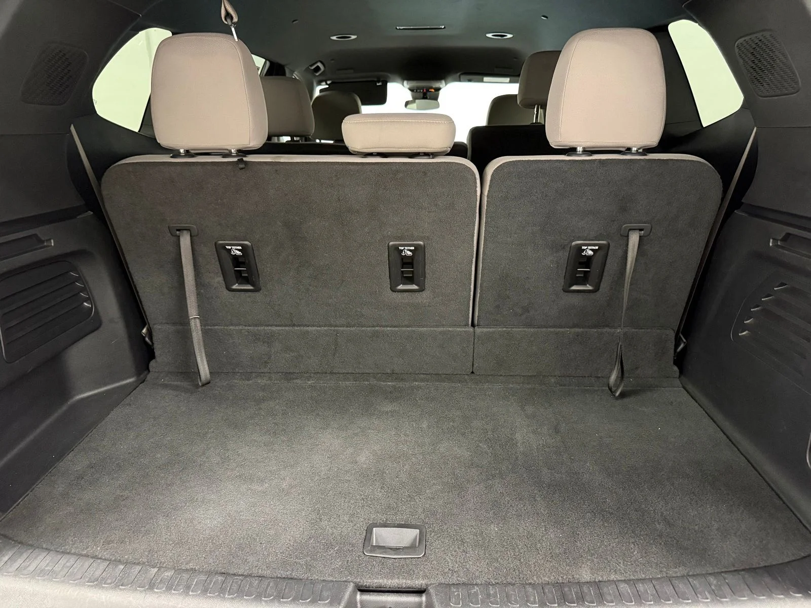 Used 2025 White GMC Elevation image 10